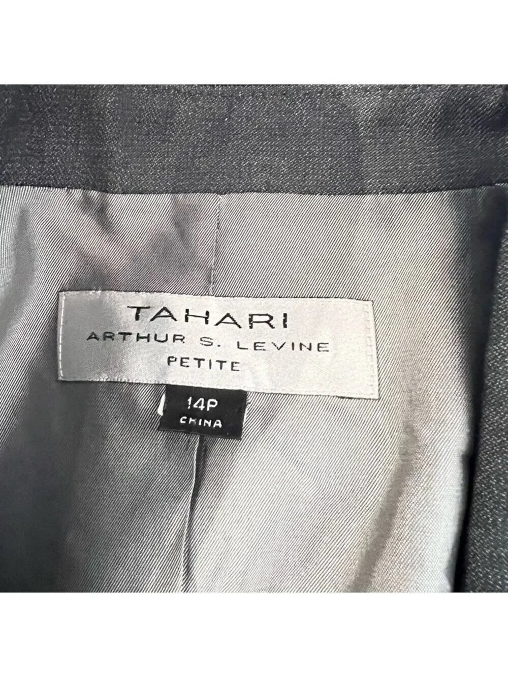 Tahari by Arthur S. Levine Two Front Pockets Blazer Size 14P